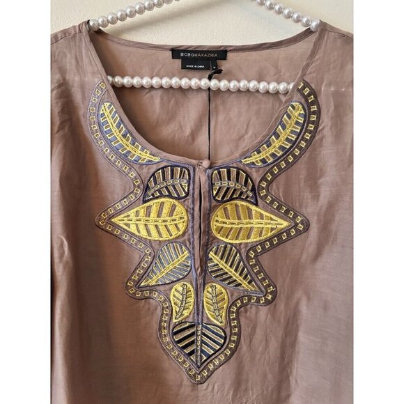 NWT BCBG Maxazria Size M Silk Blend Taupe Tunic Blouse Embroidered Front - Picture 2 of 5